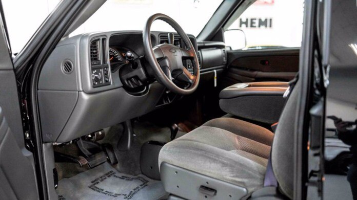 2003 Chevrolet Silverado 3500 LS interior.