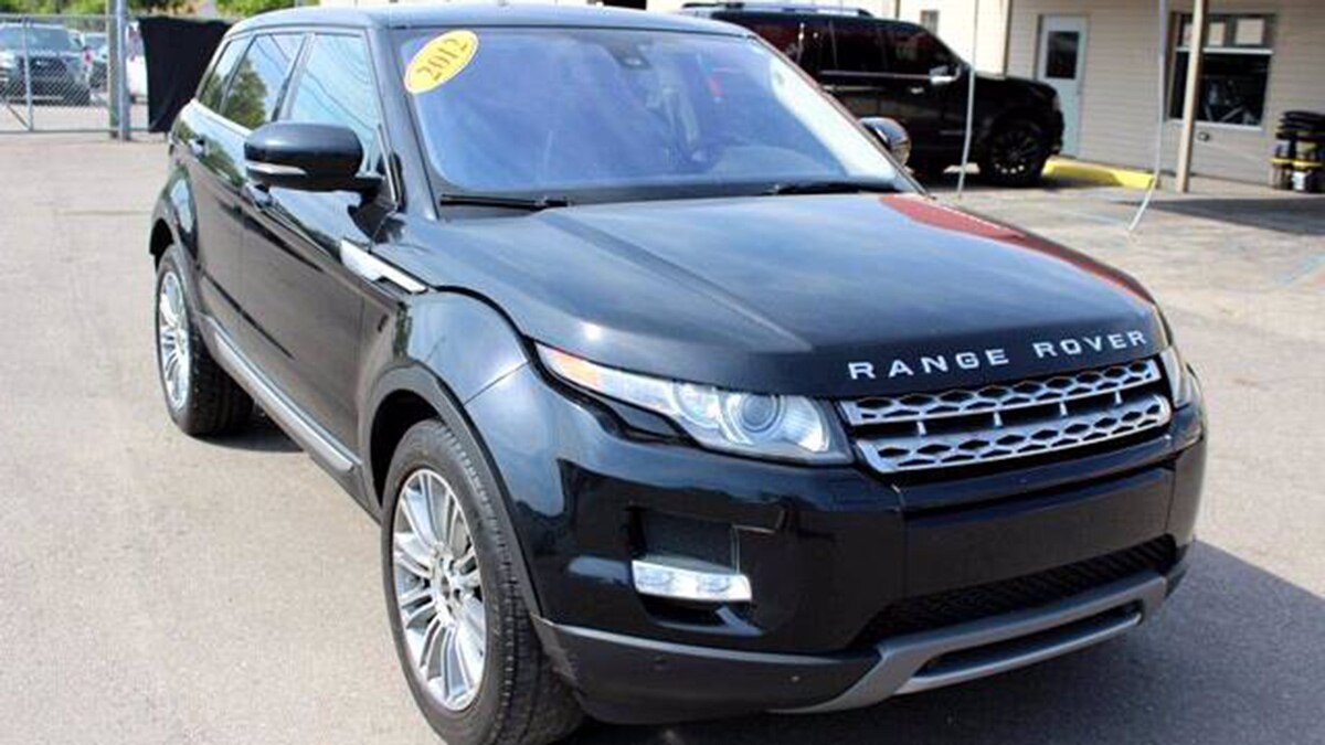 2012 Range Rover Evoque front right in black