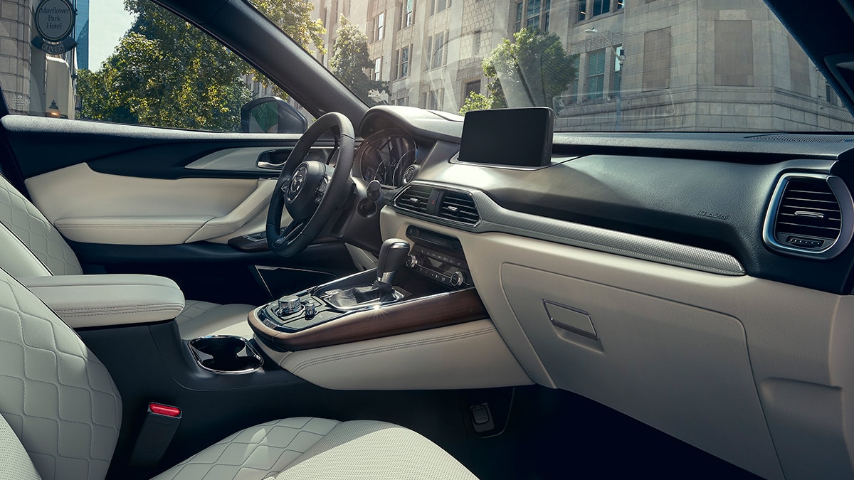 Interior exclusivo del Mazda CX-9 2022.