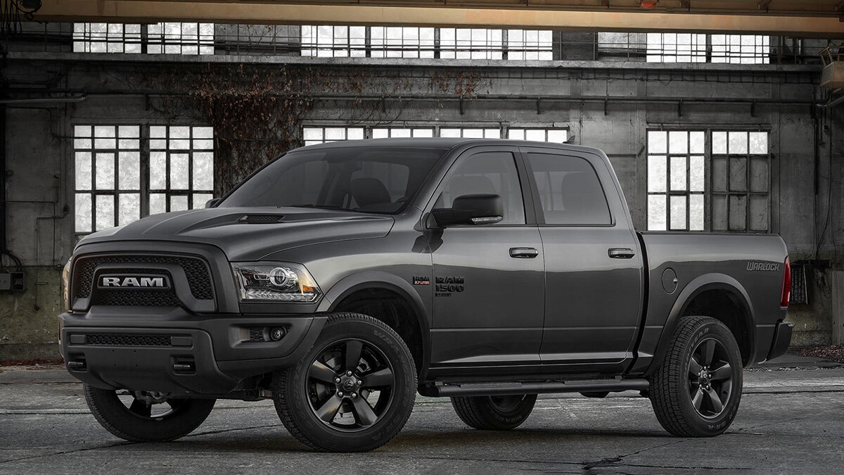 2022 Ram 1500 Classic delantera izquierda en gris