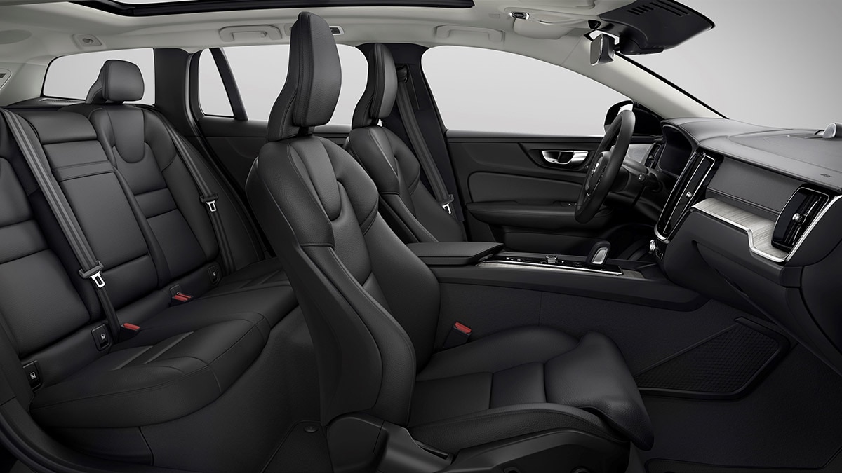 Interior del Volvo V60 Cross Country 2022.