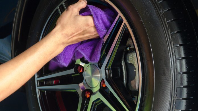 Detailing tires