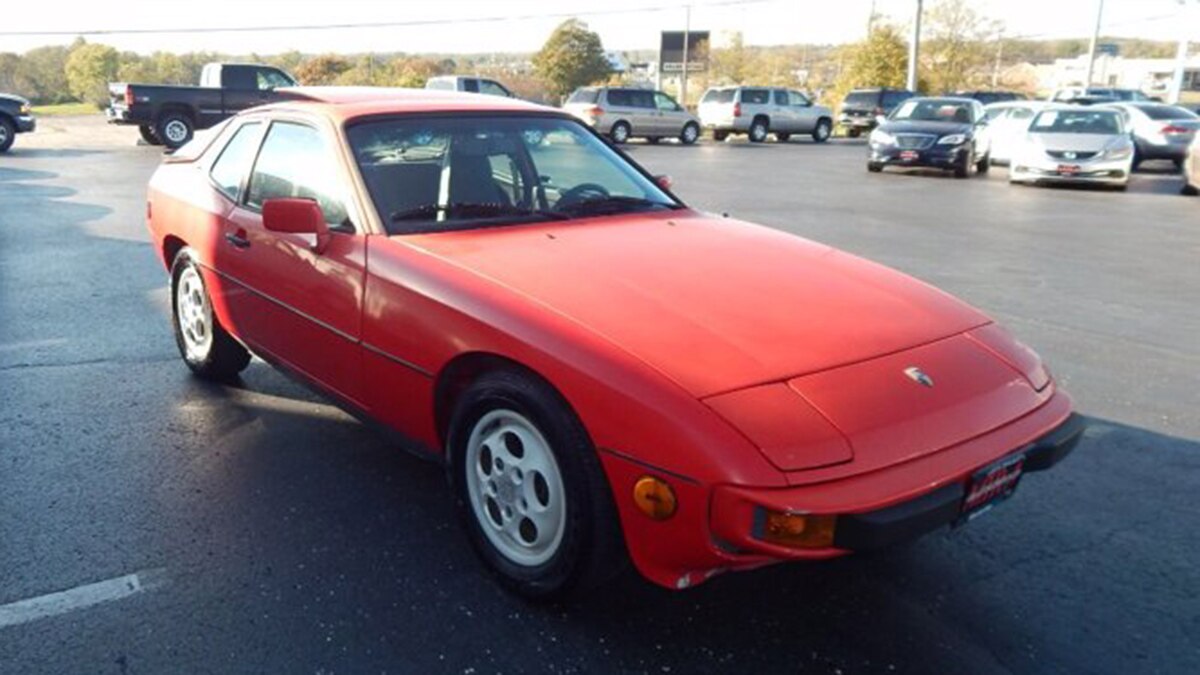 1987 Porsche 924 S front right in red