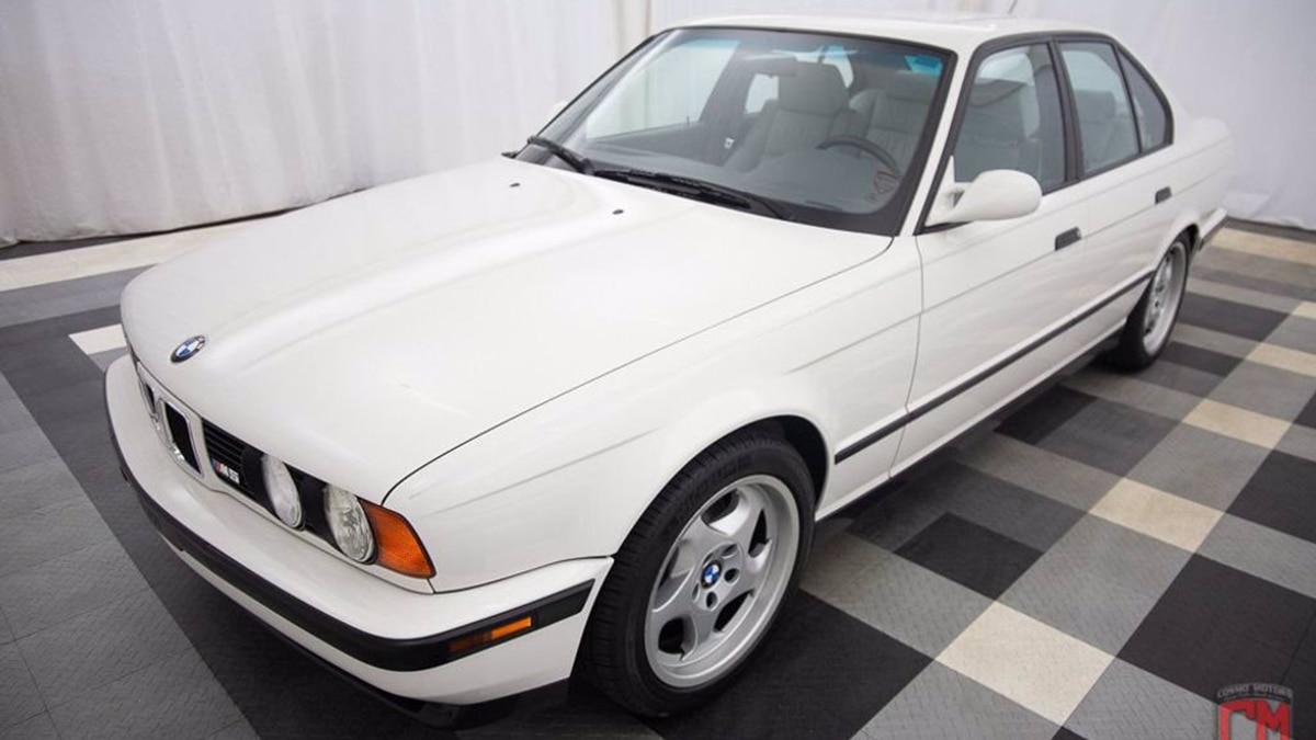 1993 BMW M5 front left in white