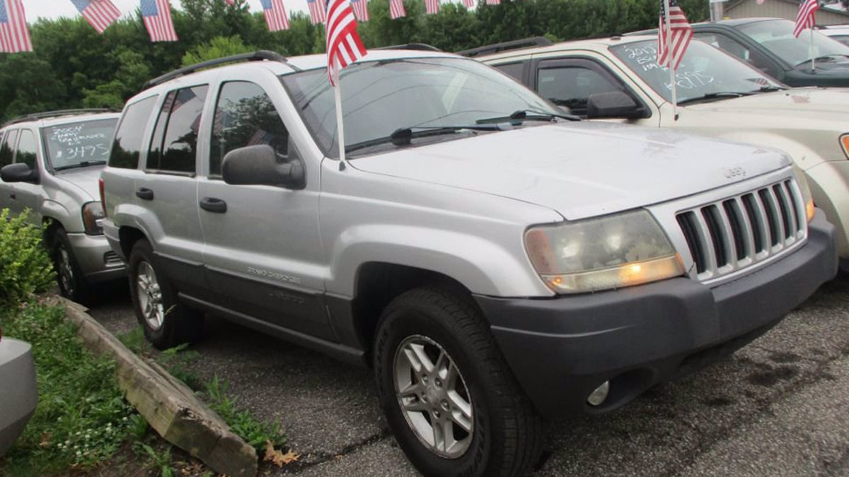 2004 Jeep Grand Cherokee Laredo front right