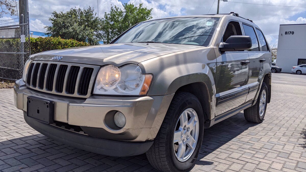 2005 Jeep Grand Cherokee Laredo front left