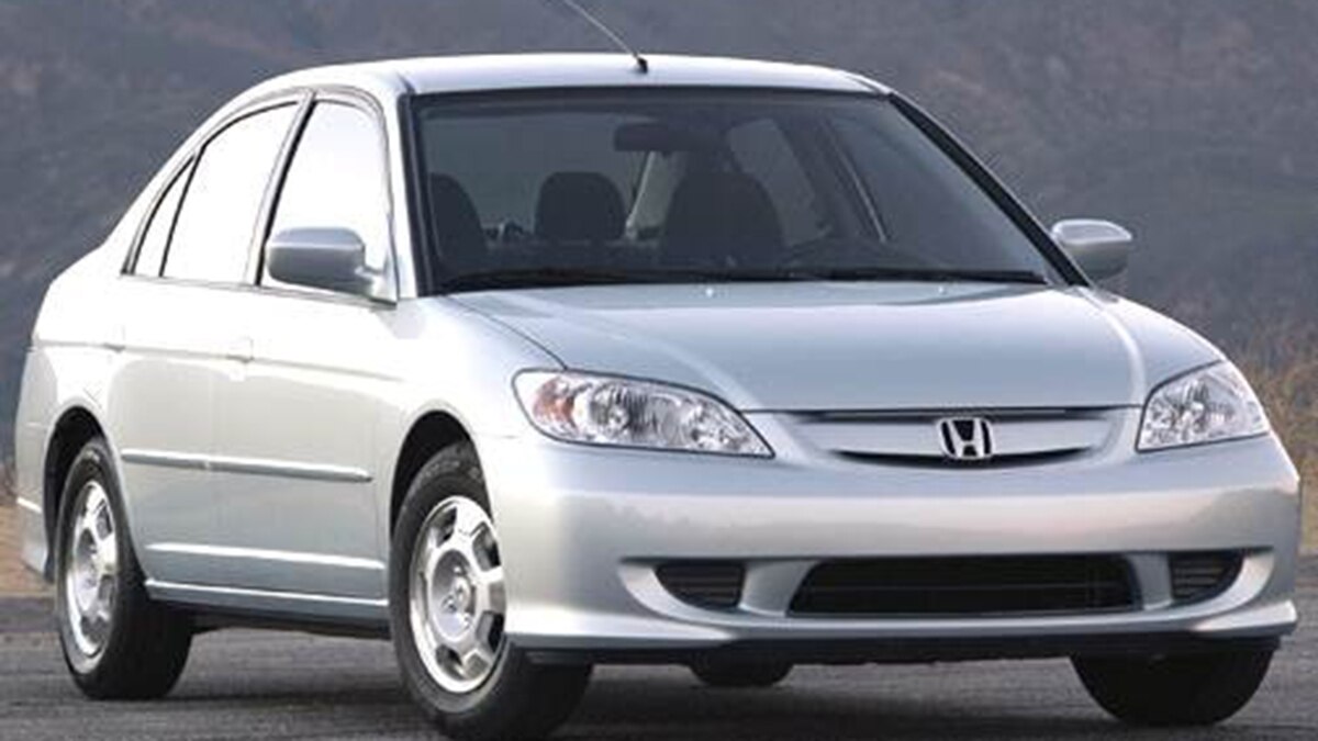 2005 Honda Civic front right in silver