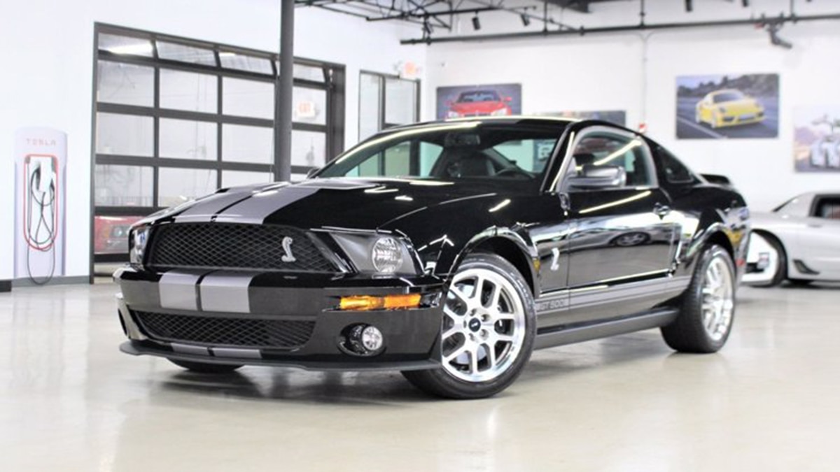 2007 Ford Mustang Shelby GT500 front left in black