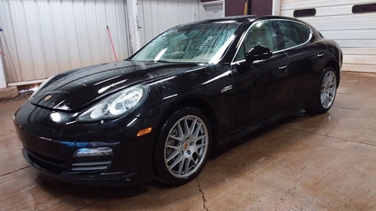 2010 Porsche Panamera 4S front left in black