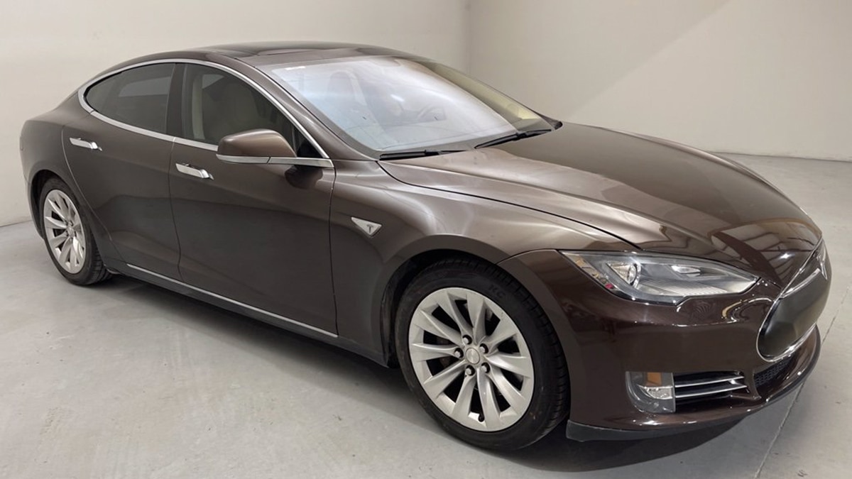 2012 Tesla Model S front right