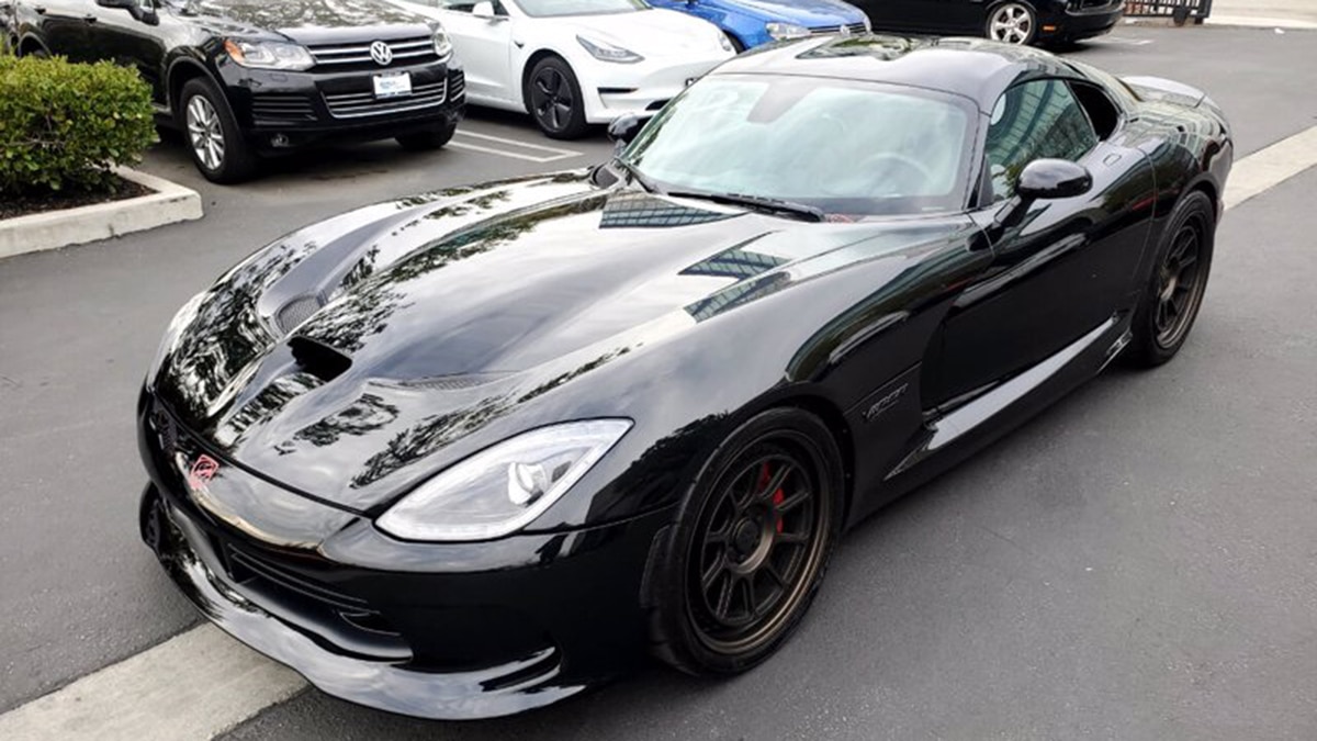 2013 SRT Viper front left in black