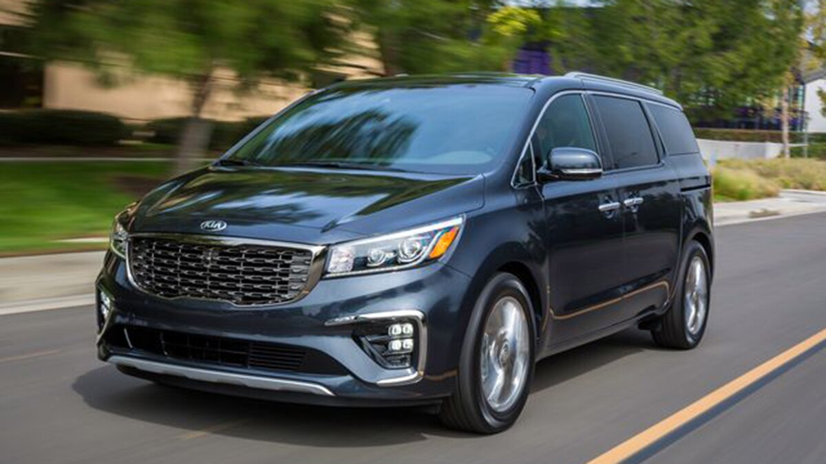 2018 Kia Sedona front left