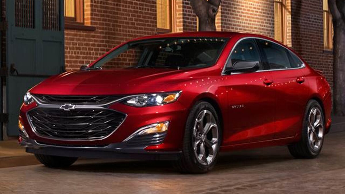 2019 Chevrolet Malibu Premier front left in red