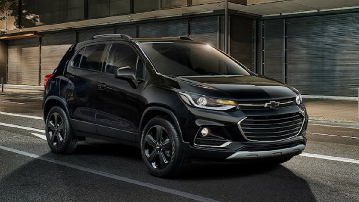 2019 Chevrolet Trax Premier front right in black