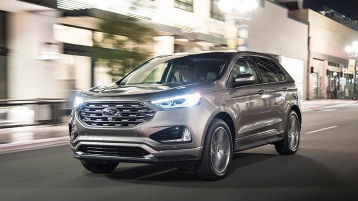 2019 Ford Edge SE front left