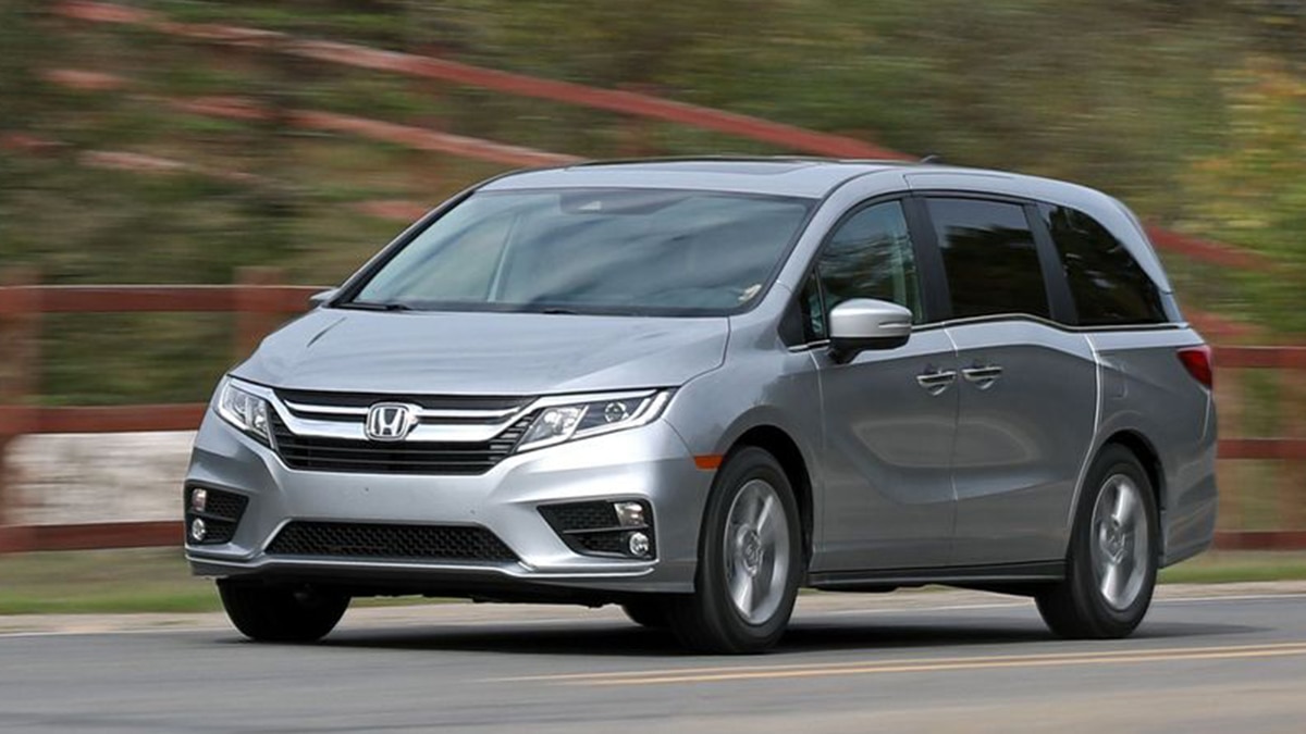 2019 Honda Odyssey LX front left in silver