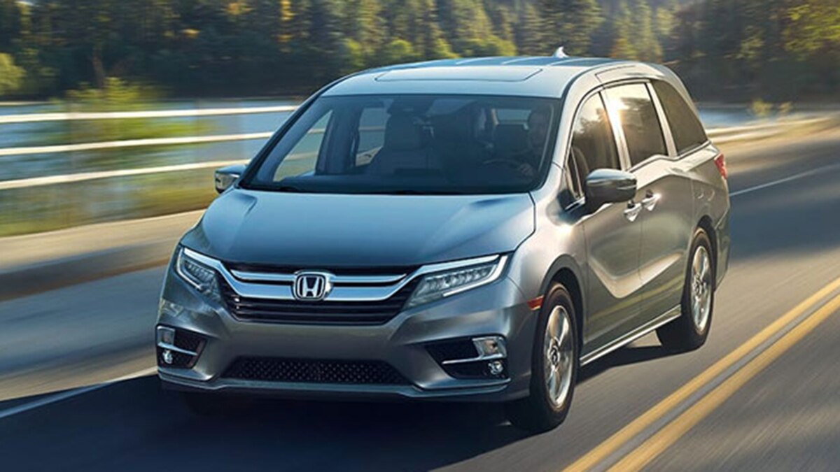 2019 Honda Odyssey Touring front