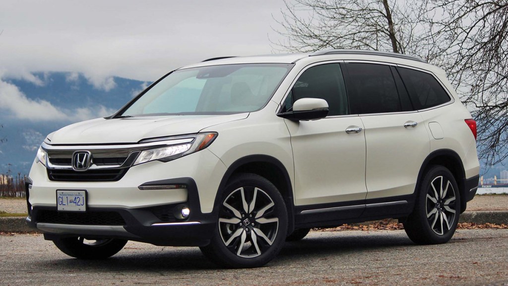 2019 Honda Pilot Touring front left in white