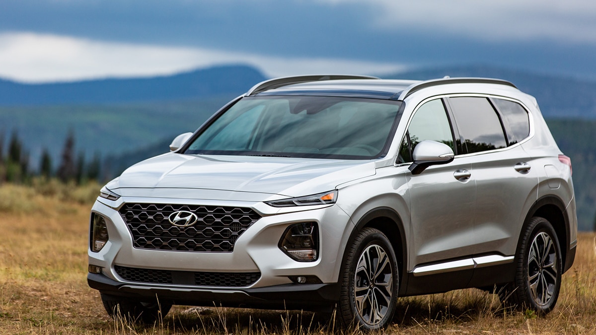 2019 Hyundai Santa Fe SE front left in silver