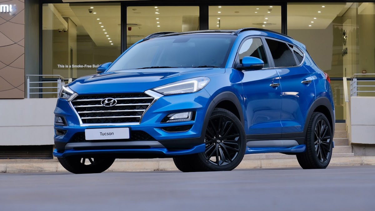 2019 Hyundai Tucson Sport front left in blue