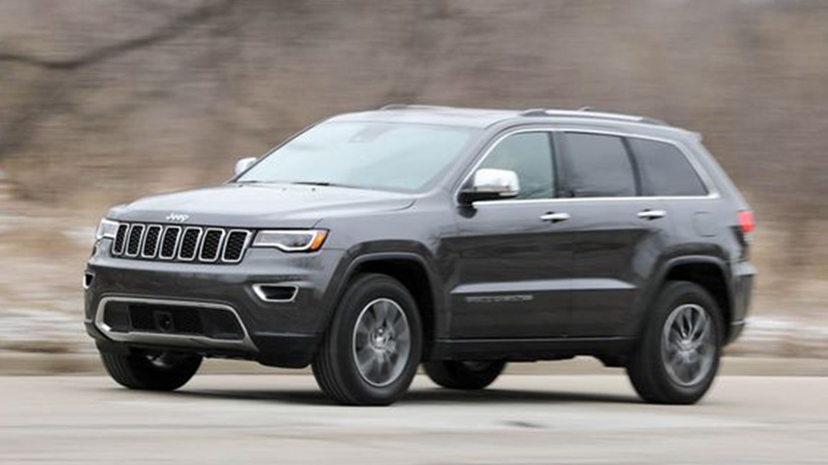 2019 Jeep Grand Cherokee Laredo profile in black