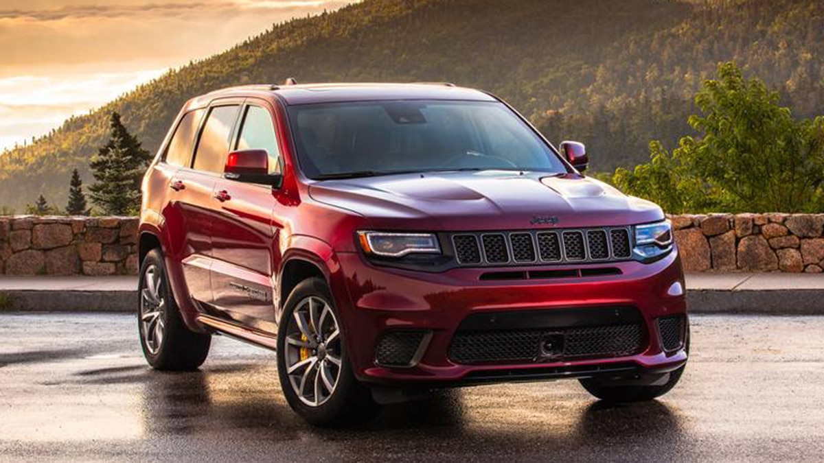 2019 Jeep Grand Cherokee Trackhawk front right in red