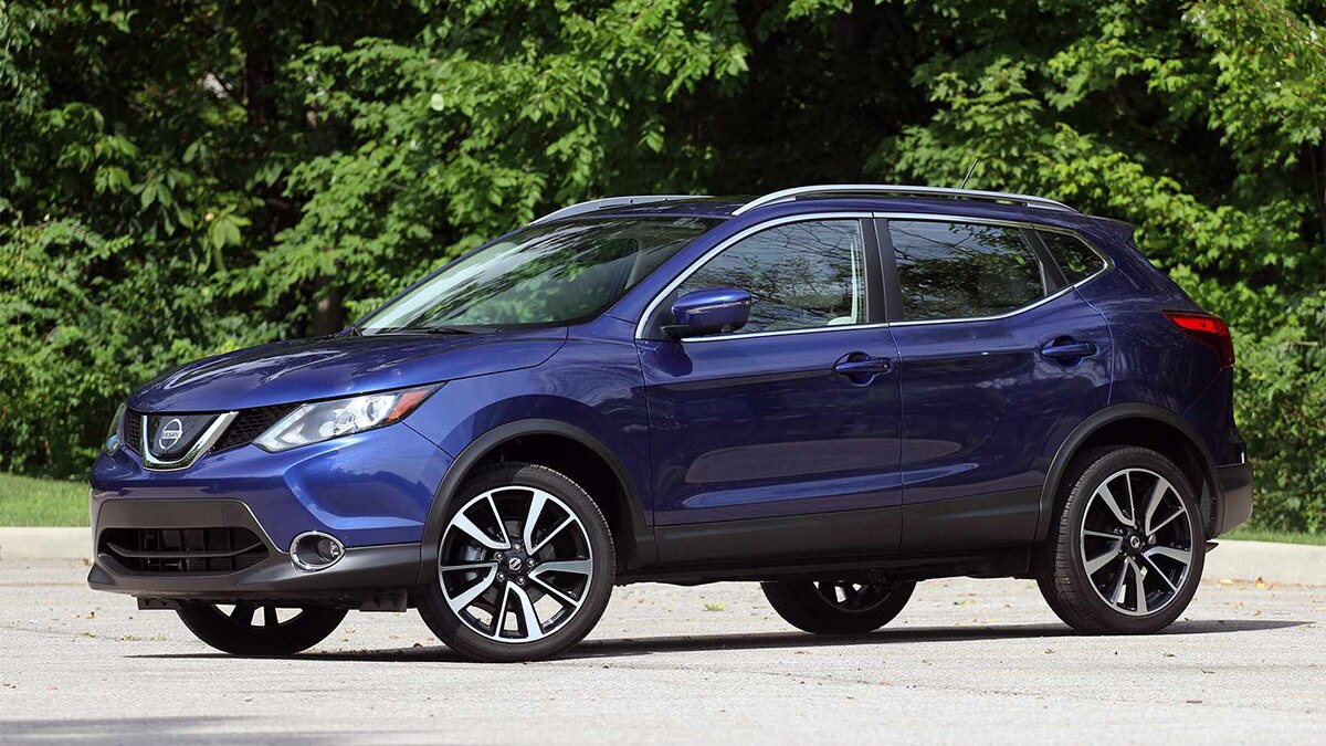 2019 Nissan Rogue SL profile in blue