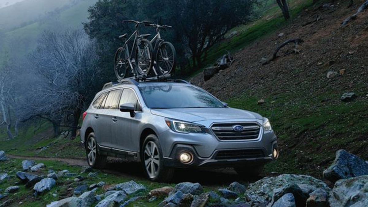 2019 Subaru Outback 2.5i Touring front right