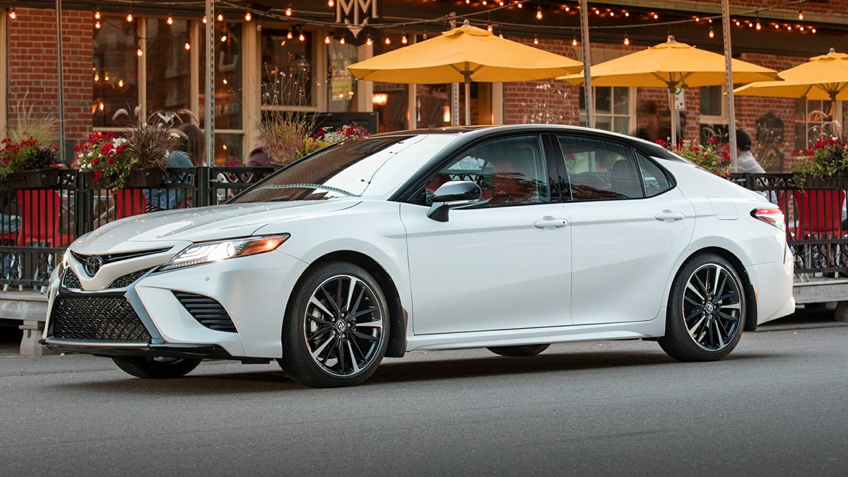 2019 Toyota Camry SE Hybrid front left in white