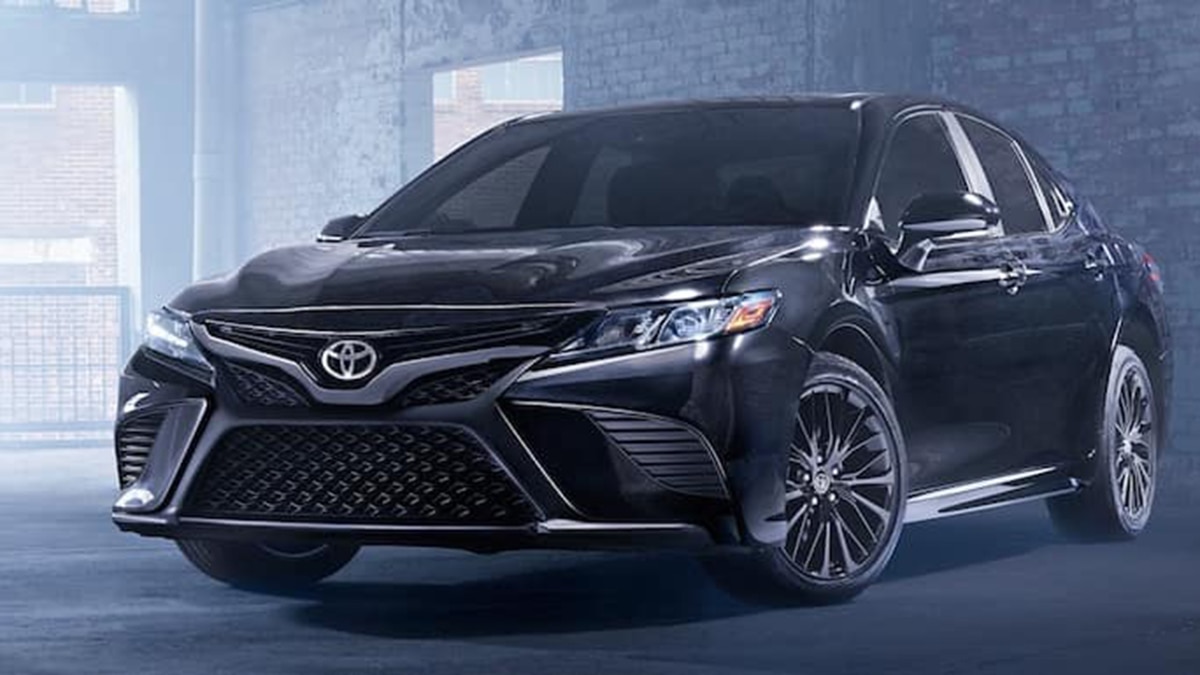 2019 Toyota Camry SE front left