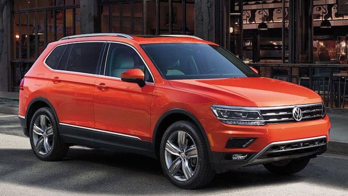 2019 Volkswagen Tiguan SE front right in orange