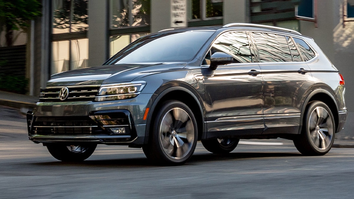 2019 Volkswagen Tiguan SEL Premium front left in silver