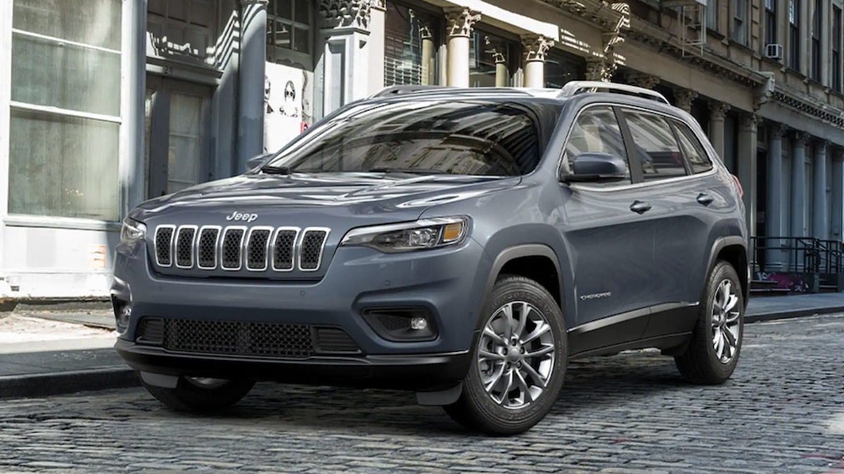 2021 Jeep Cherokee Limited front left in grey