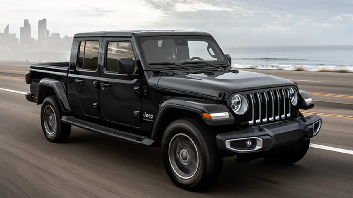 2021 Jeep Gladiator Overland front right in black