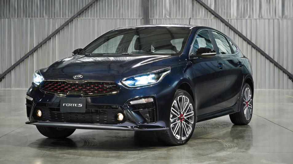 2021 Kia Forte GT front right in black