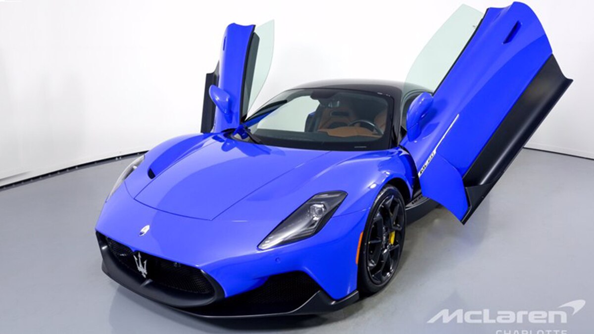 2022 Maserati MC20 front left in blue
