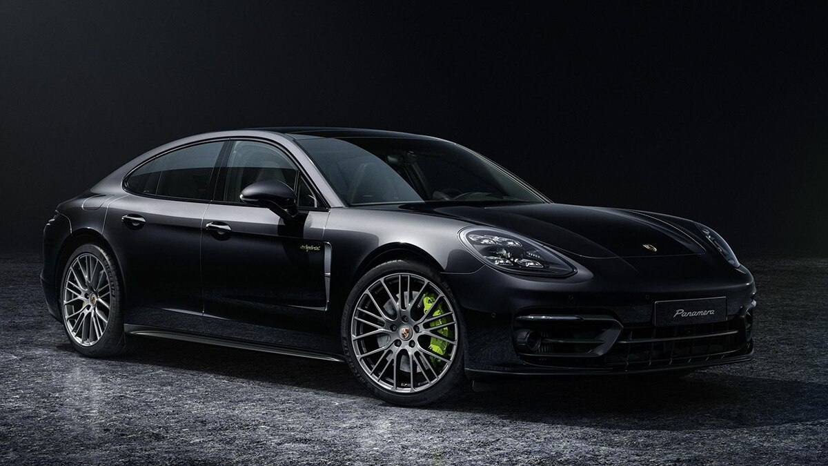 2022 Porsche Panamera front right in black