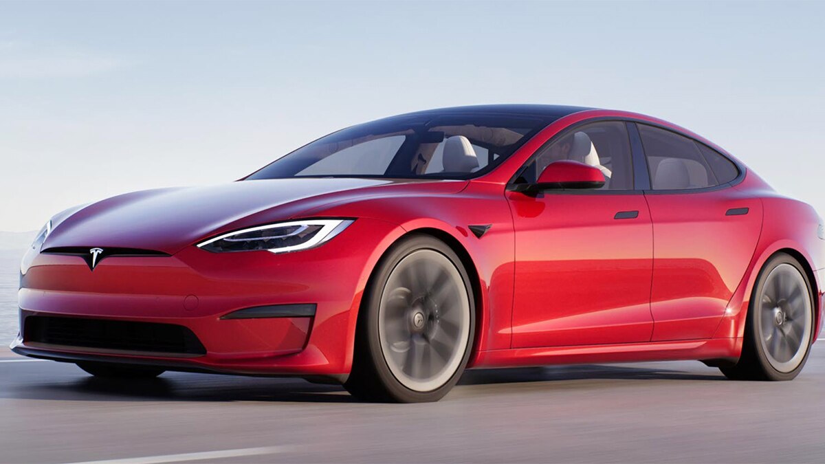 2022 Tesla Model S front left in red