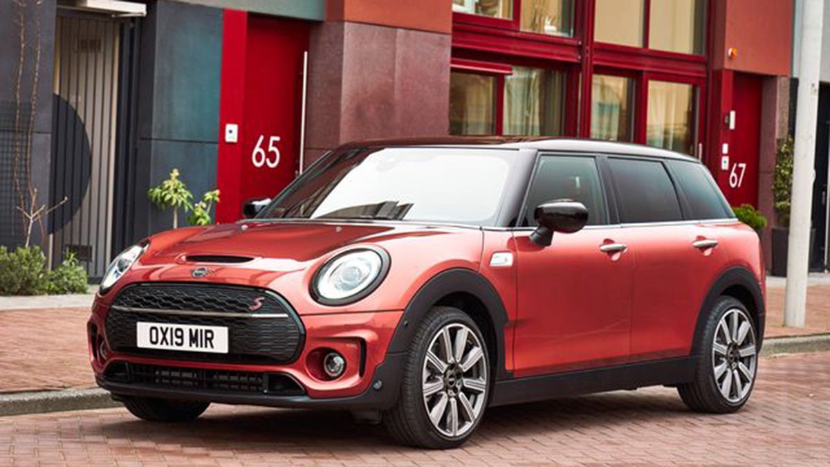 2023 Mini Clubman S front left in red