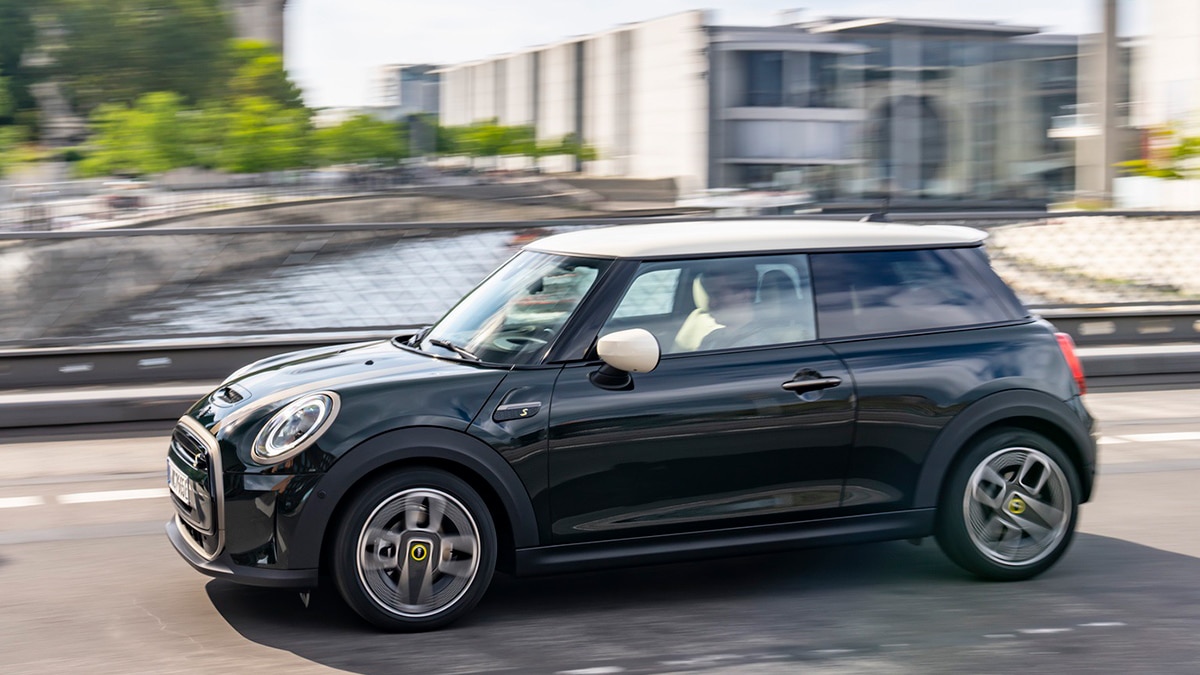 2023 Mini Countryman SE profile