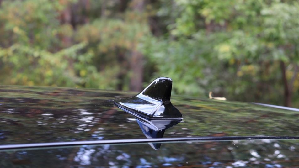 Shark type of antenna on black car