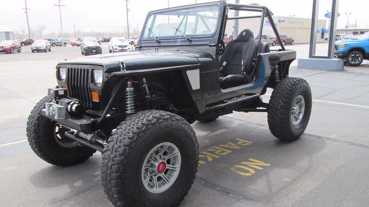 1992 Jeep Wrangler S front left in black
