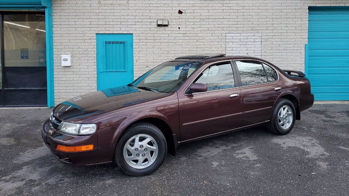 1997 Nissan Maxima GLE front left