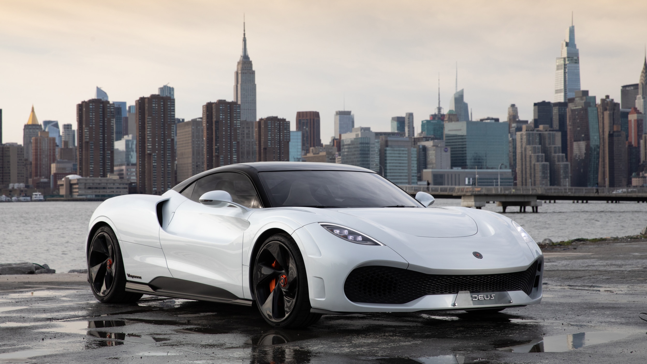 Deux Vayenne Hypercar front right