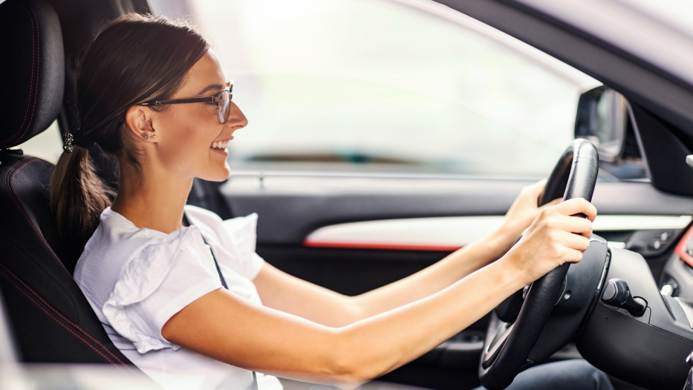 girl-driving-a-car-and using safety features
