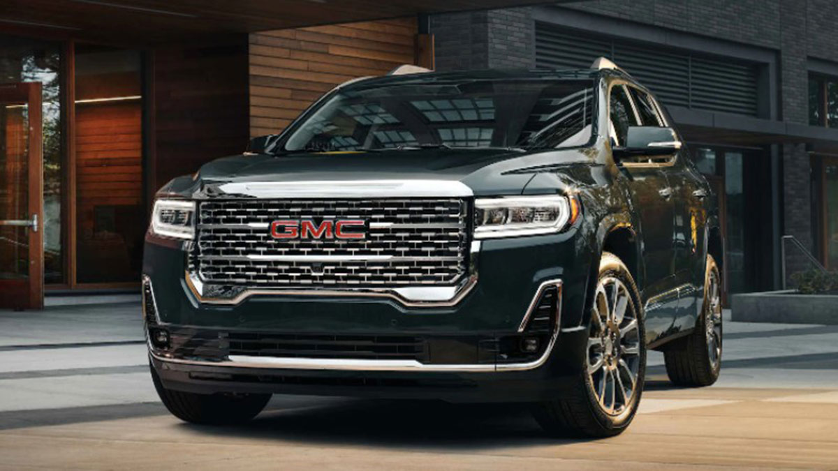 How comfortable is the 2022 GMC Acadia for long family trips?