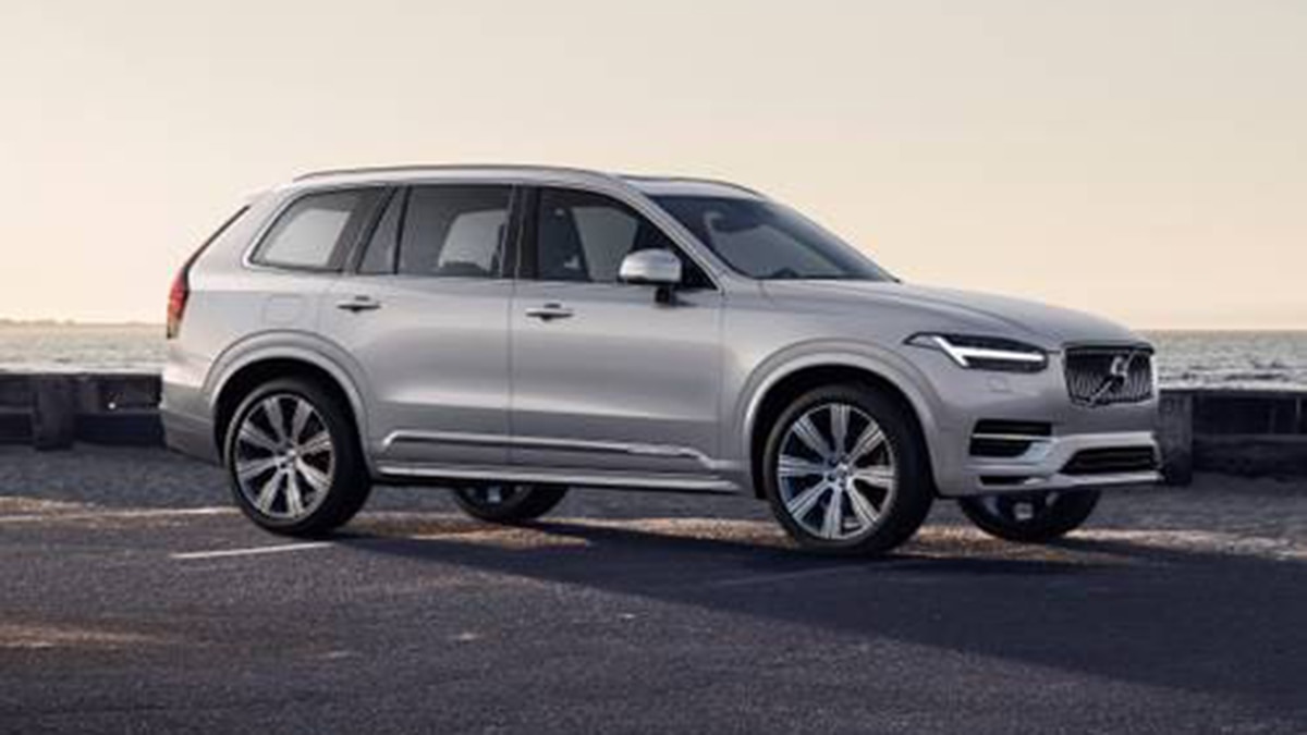 2023 Volvo XC90 front right