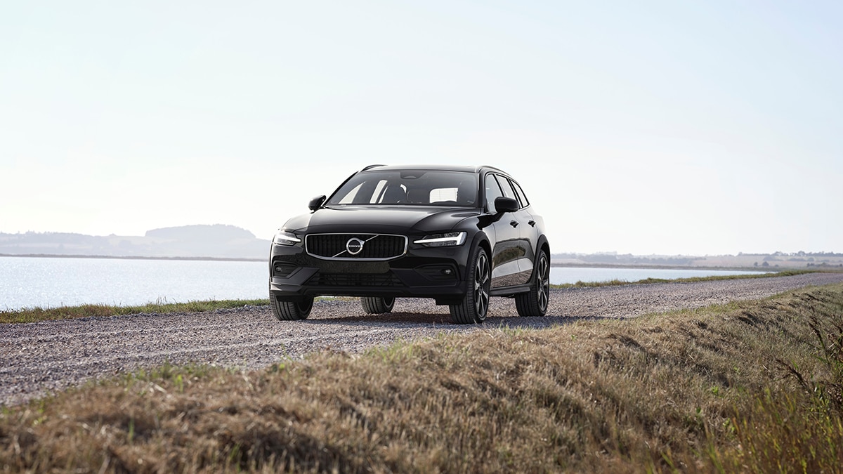 2023 Volvo V60 Cross Country: Choosing the Right Trim - Autotrader