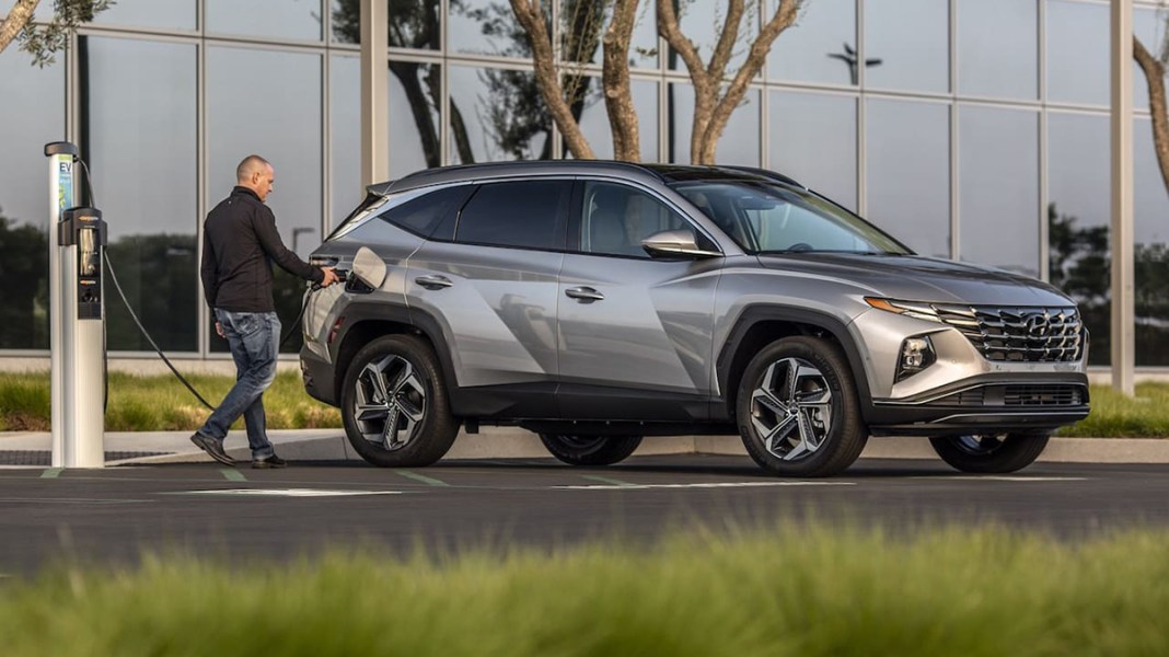 2023 Hyundai Tucson Plugin Hybrid Choosing the Right Trim Autotrader
