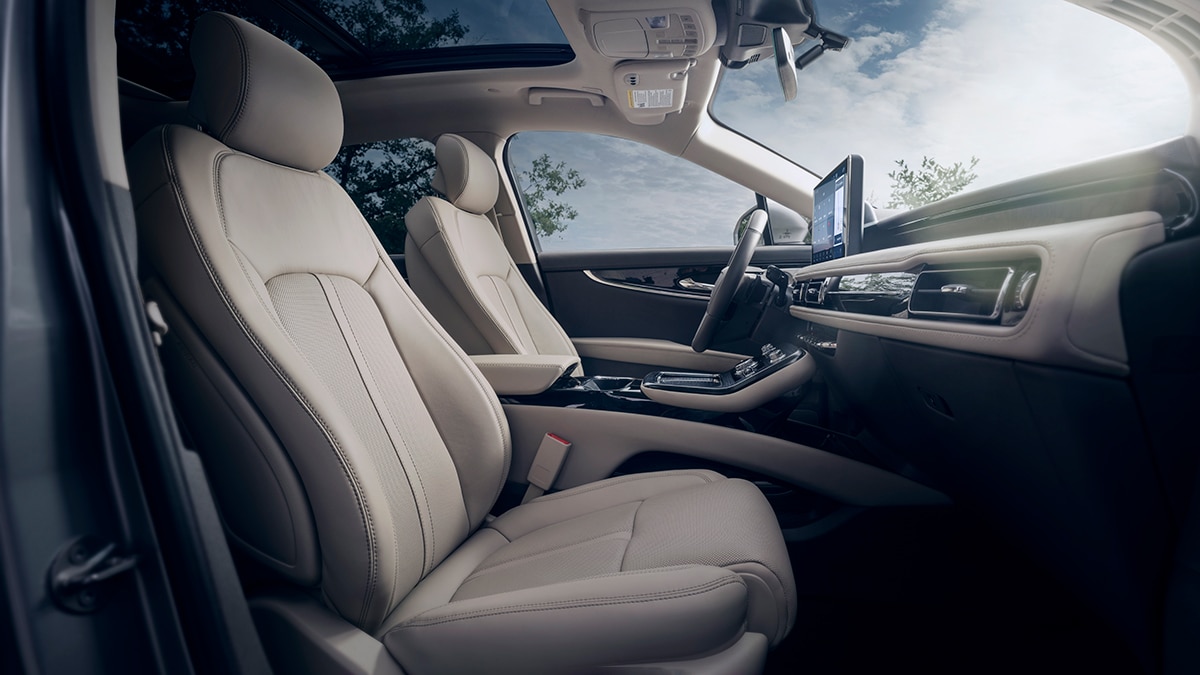 2023 Lincoln Nautilus Reserve front seats